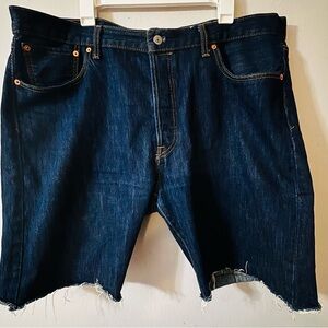 Levis  501 Jean Shorts Mens 40
X 32 Button Fly Distressed